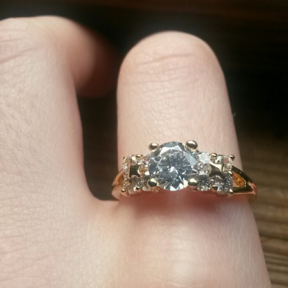 *NWOT* 14KT Gold CZ Diamond Engagement Ring